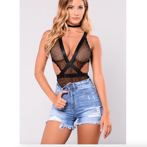 NWT | Fashion Nova | Jean High Waisted Distressed Shorts | Size 5 - Picture 1 of 13